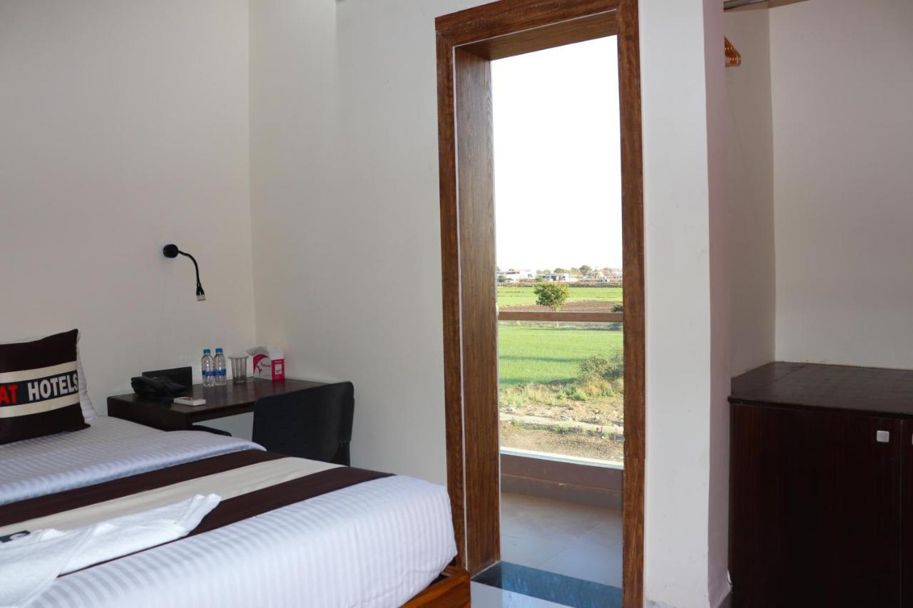 Pat Hotels Indaur Kültér fotó