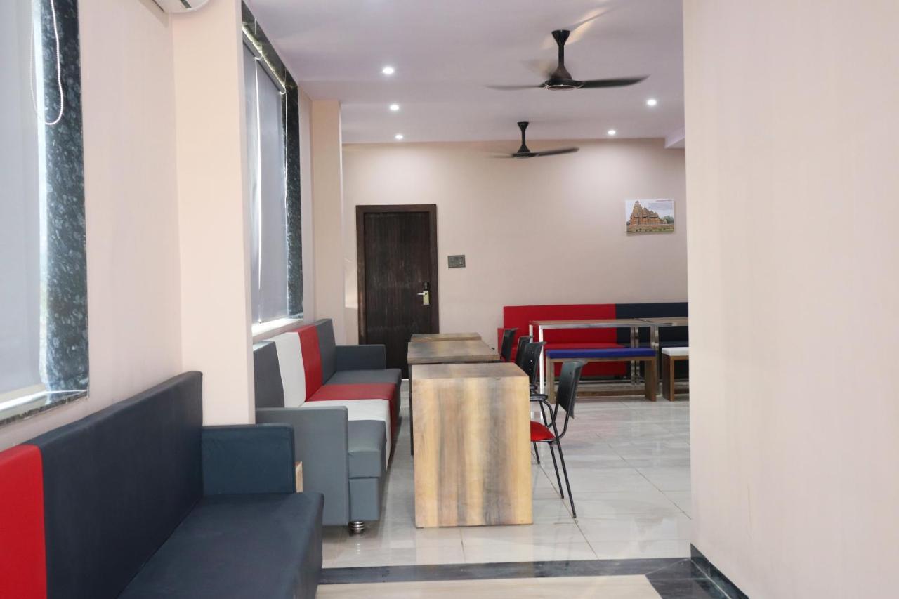 Pat Hotels Indaur Kültér fotó